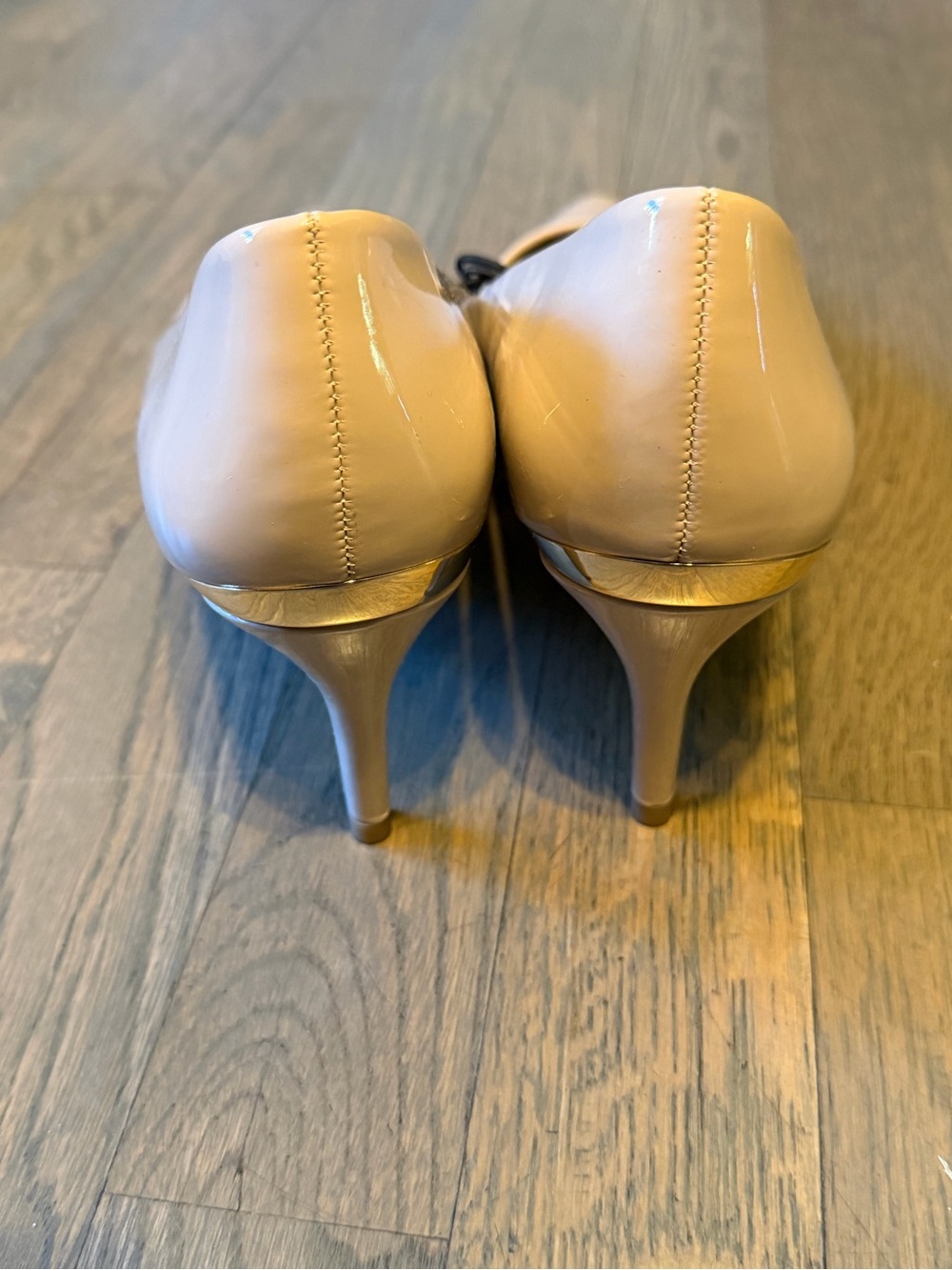 Liz Claiborne beige Patent Pointed-Toe heels - Picture 3 of 5